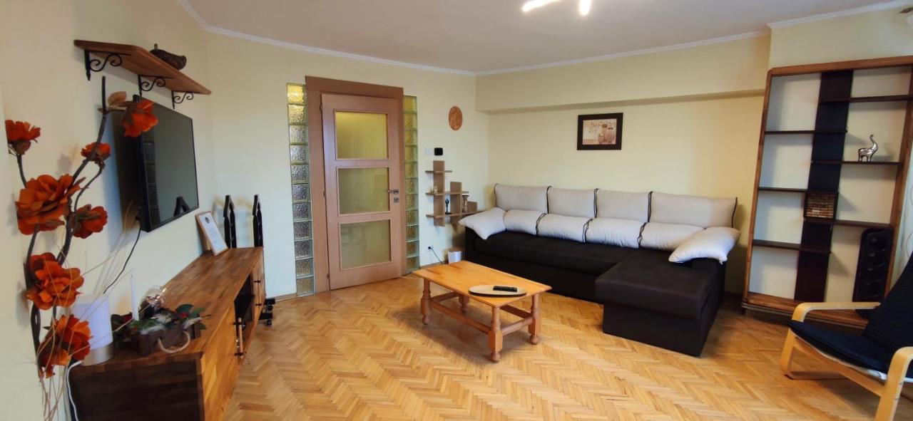 Apartment Palace Of Parliament Bukarest