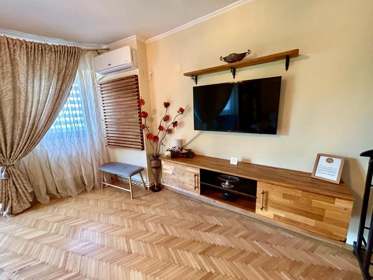 Apartment Palace Of Parliament Bukarest
